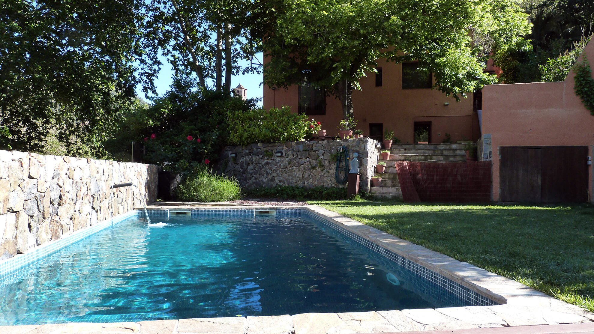View of the pool heated and lighted in Casa Argentera
